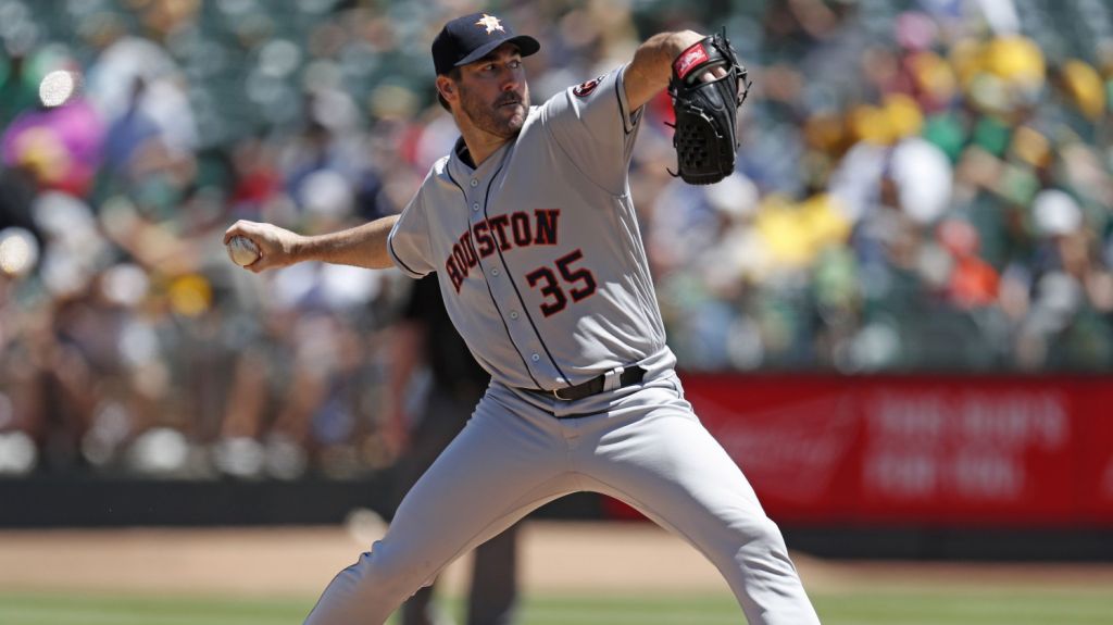  Verlander y el bateo latino dan a los Astros el octavo triunfo consecutivo 