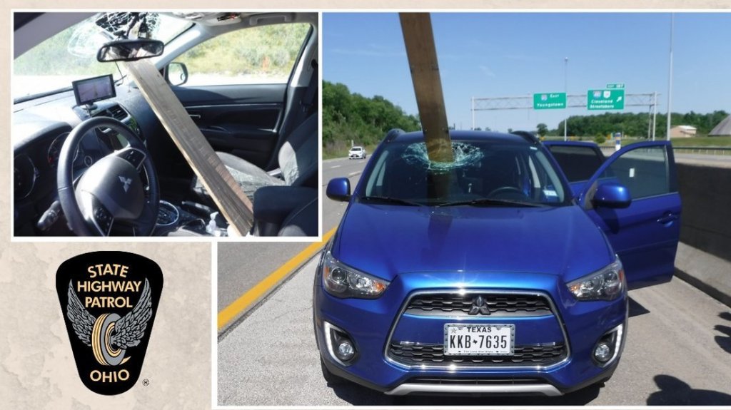  VIDEO: Una tabla de madera sale volando en una autopista y atraviesa el parabrisas de un auto 
