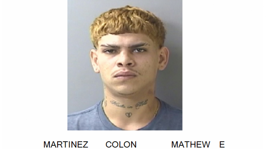  Tenía una orden de protección en su contra y llegó a isabela y le entró a puños a la victima 