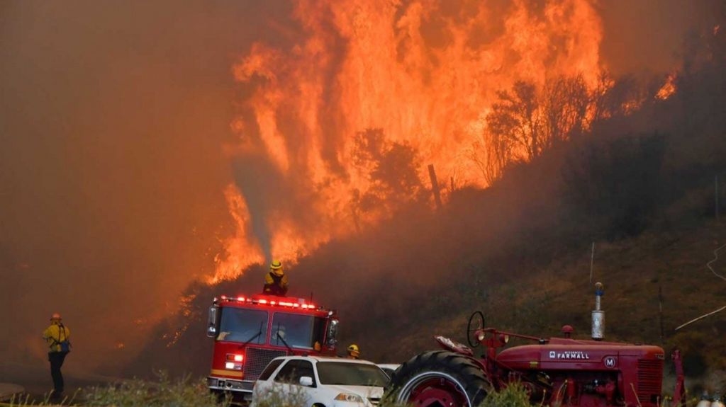  Incendios en California se complican; cortar&aacute;n luz 