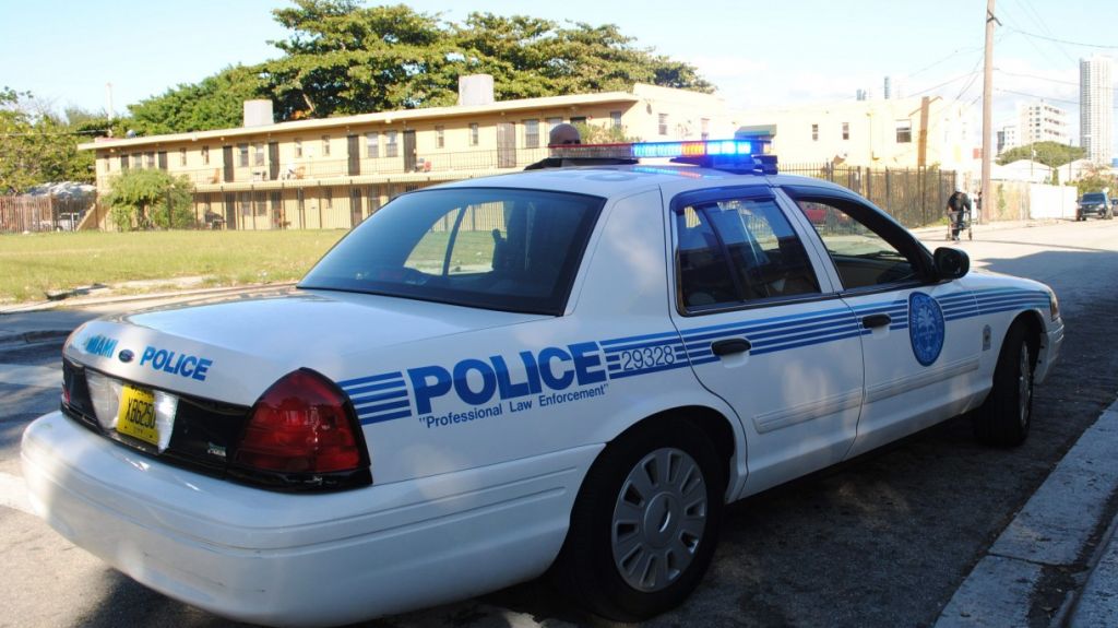  Arrestan a hombre en Florida que ofrec&iacute;a ense&ntilde;ar a hacer bombas por tel&eacute;fono 