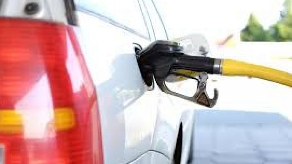  Secretario DACO asegura est&aacute; bajando el precio de gasolina 