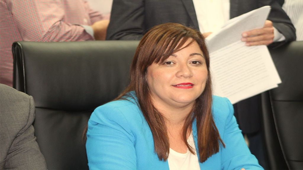  Morove&ntilde;os hacen &ldquo;serruchos&rdquo; para energizar su pueblo 