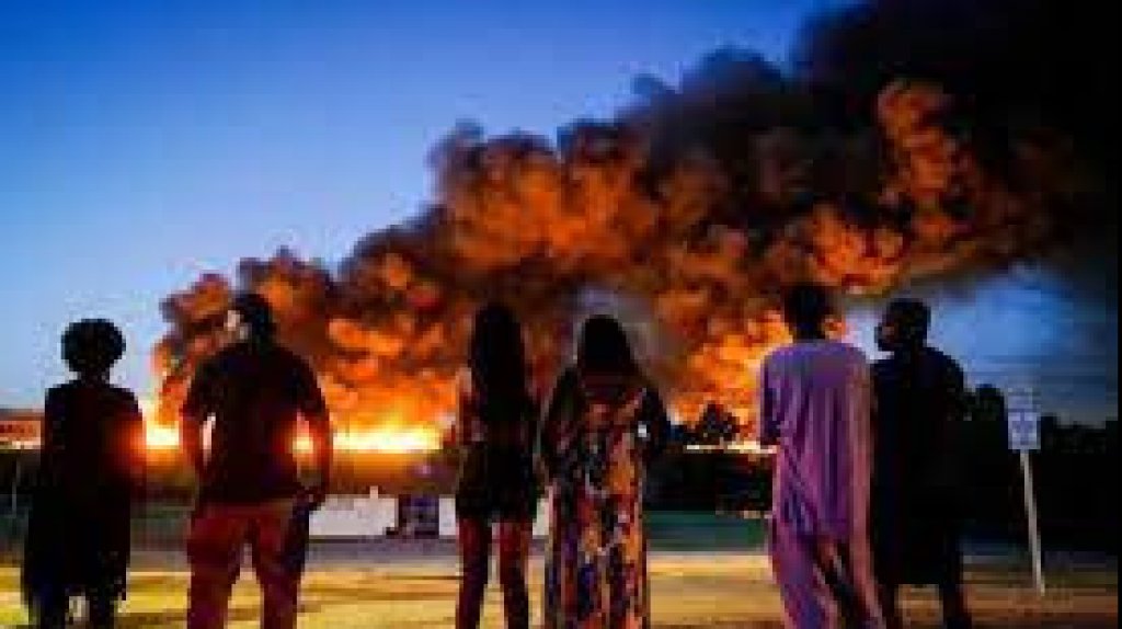  Incendios forestales destruyen 50 casas en Texas 