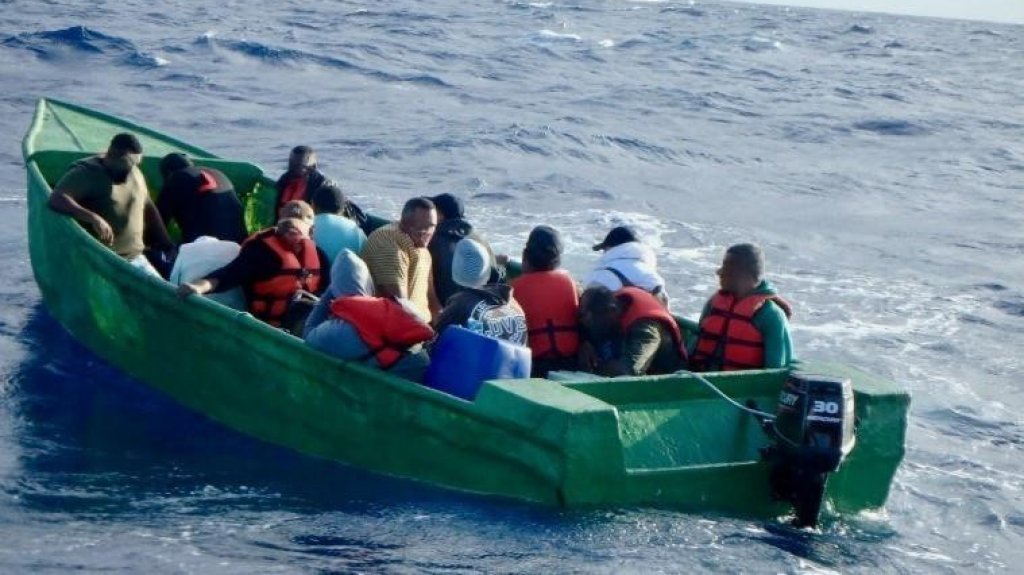  Guardia Costera repatria a 18 dominicanos tras interceptar un viaje ilegal cerca de Aguadilla 