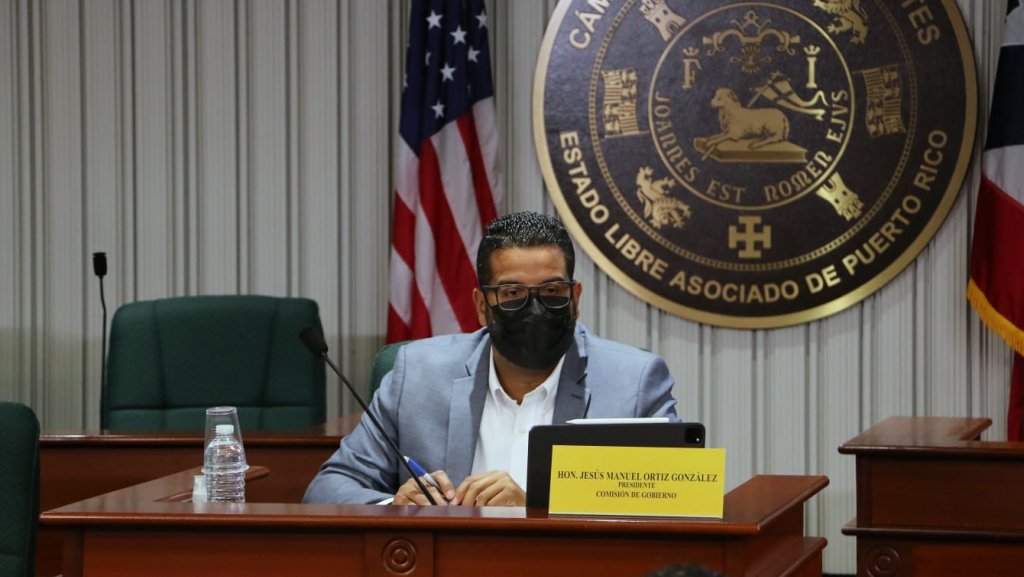  Piden incluir a oficiales correccionales en Orden Ejecutiva para flexibilizar uso de licencia de vacaciones y enfermedad 