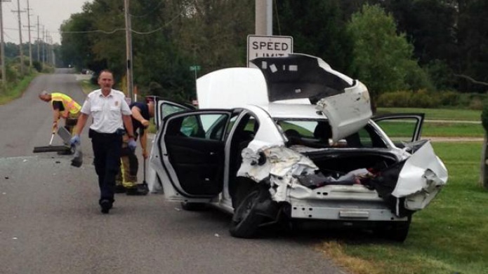 Mujer salta de su auto al ver una araÃ±a y provoca accidente