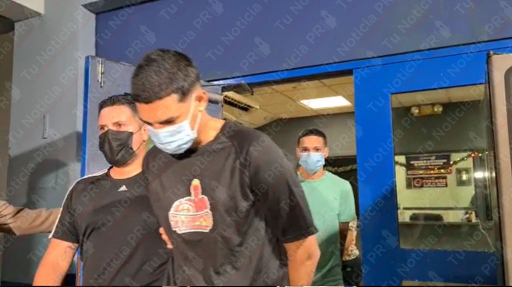  Video: Arrestan a &ldquo;presuntos&rdquo; gatilleros de residencial en Vega Baja 