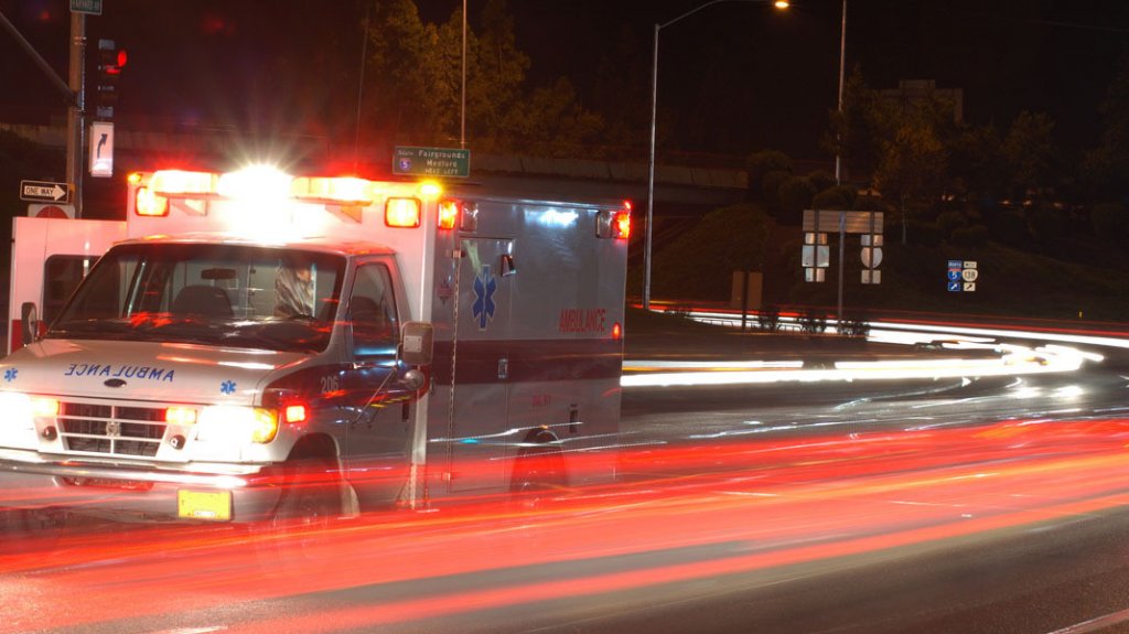  Conductor impacta dos &aacute;rboles en Humacao y queda en condici&oacute;n de cuidado 