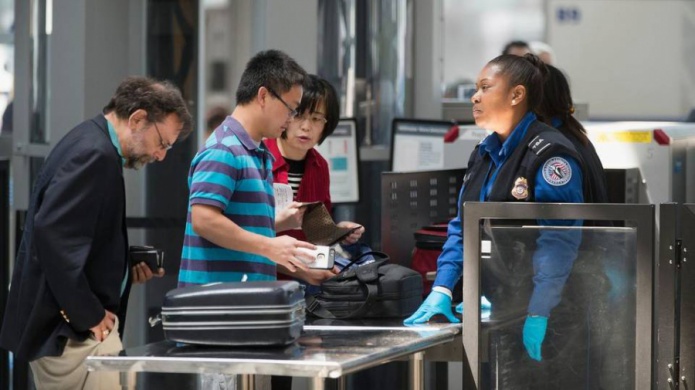 Aprueban medidas para aumentar controles en aeropuertos de EEUU
