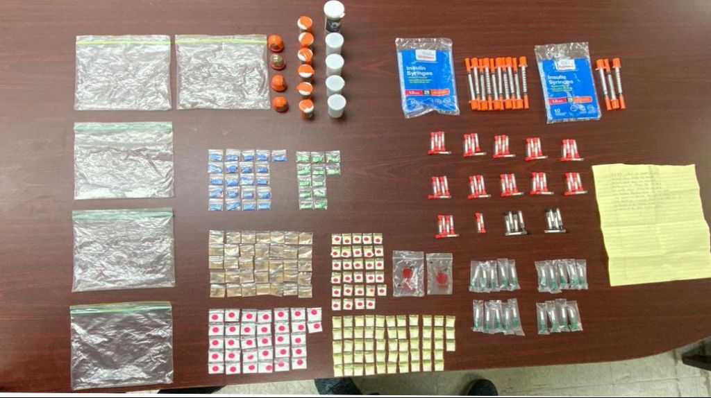  Buscaban un pr&oacute;fugo en Carolina cuando se toparon con una transacci&oacute;n de drogas 
