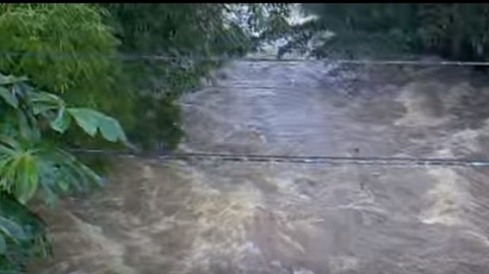 Rescatan a 12 de 14 personas atrapadas por crecida de rÃ­o en Ciales