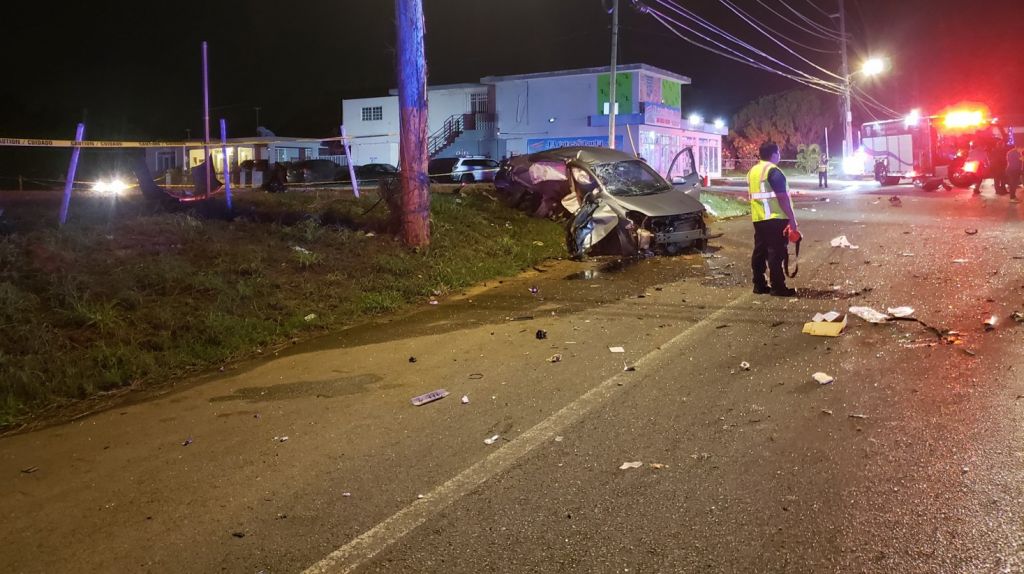  Fotos: Fallecen los 3 hijos de una conductora en accidente de auto en Aguadilla 
