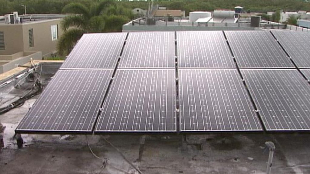  Roban sistema solar de residencia en Caguas 