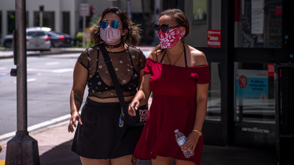  Las muertes en Florida por COVID-19 rozan las 13.000, en medio del descontento de maestros 