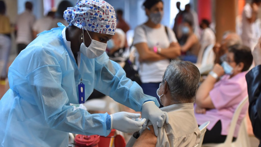  El lento camino de la vacunaci&oacute;n en Latinoam&eacute;rica tras 100 d&iacute;as de su inicio 