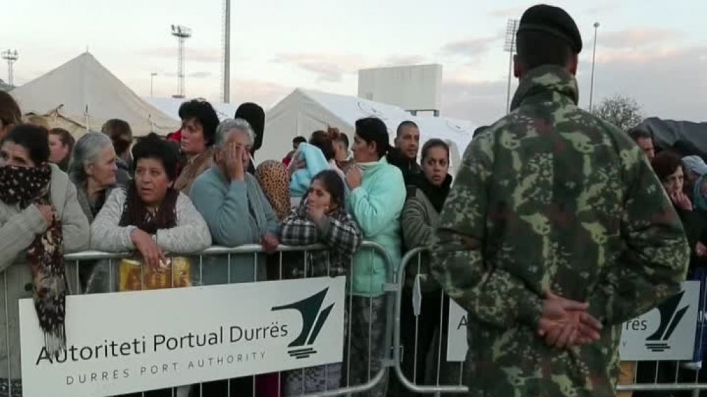  Video:32 mil albaneses siguen sin hogar tres meses despu&eacute;s del fuerte terremoto 