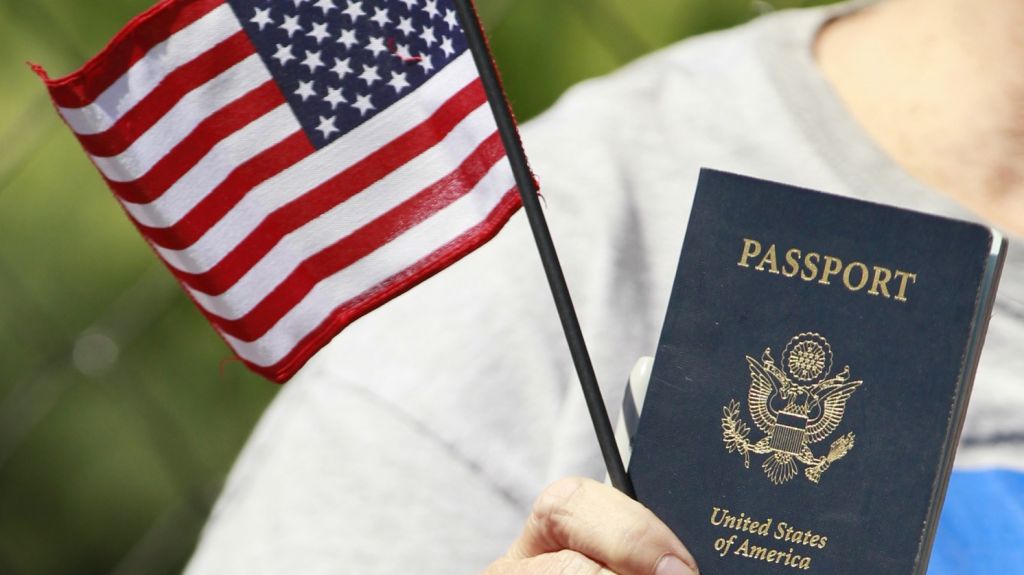  ACLU demanda al Gobierno por no entregar pasaporte a hispano nacido en EEUU 