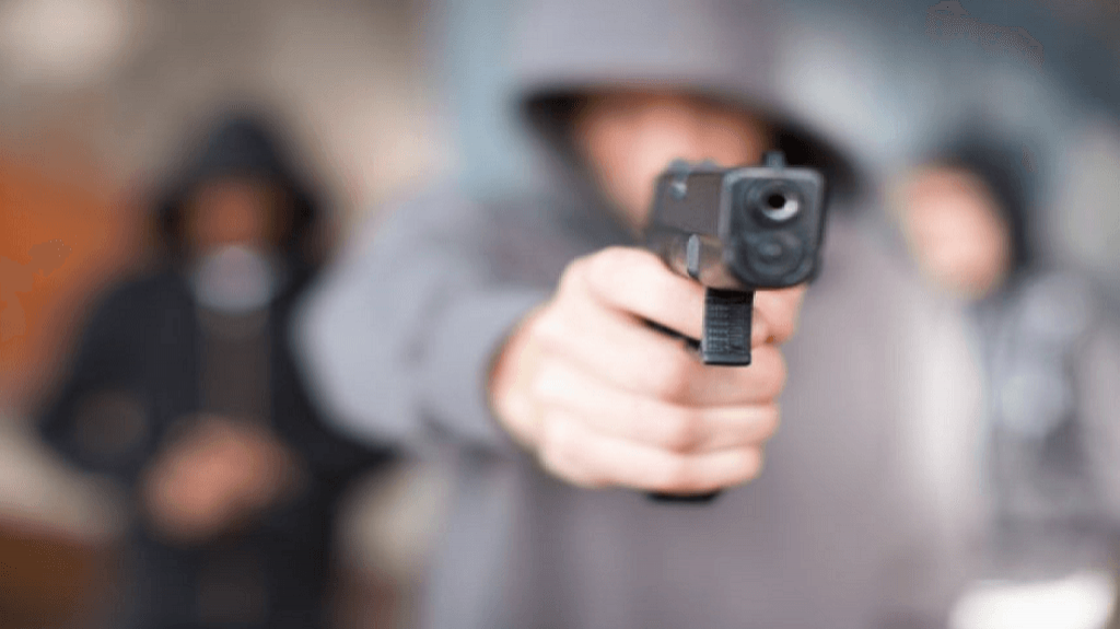  Tres cacos roban 200 d&oacute;lares en garaje Gulf en Barceloneta 
