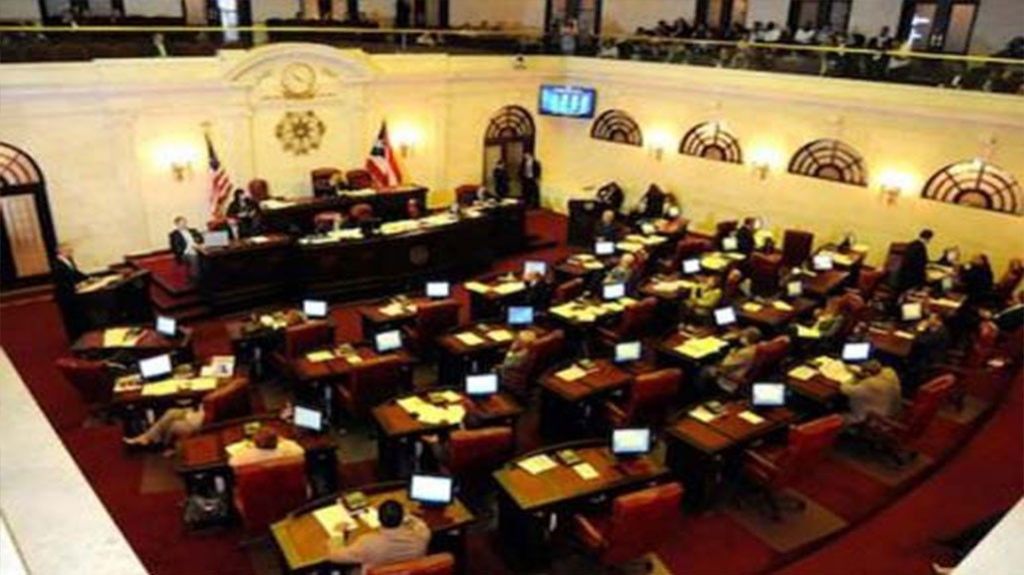  Senador radica medida para censurar votos de Nydia Vel&aacute;zquez y Luis Guti&eacute;rrez 