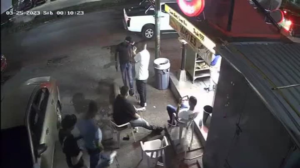  Video: Estaban dando se par de tragos en una “Barrita” cunado llegan “Cacos” los asaltan 