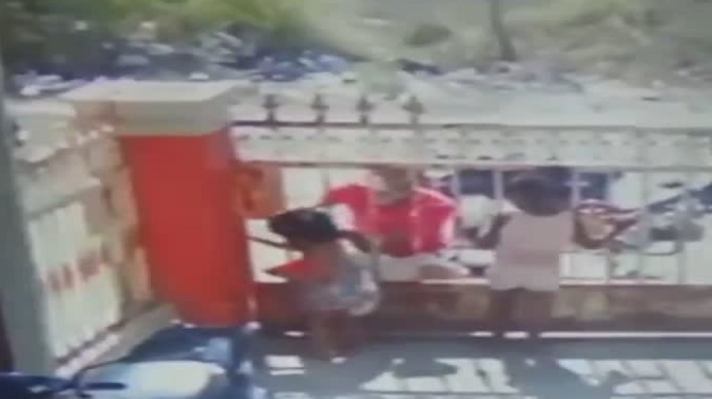  En video momento en que un “caco” roba a una bebe de 3 añitos 