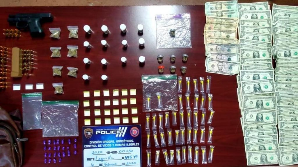  Arrestan a un hombre con droga y una pistola en residencial de Luquillo 