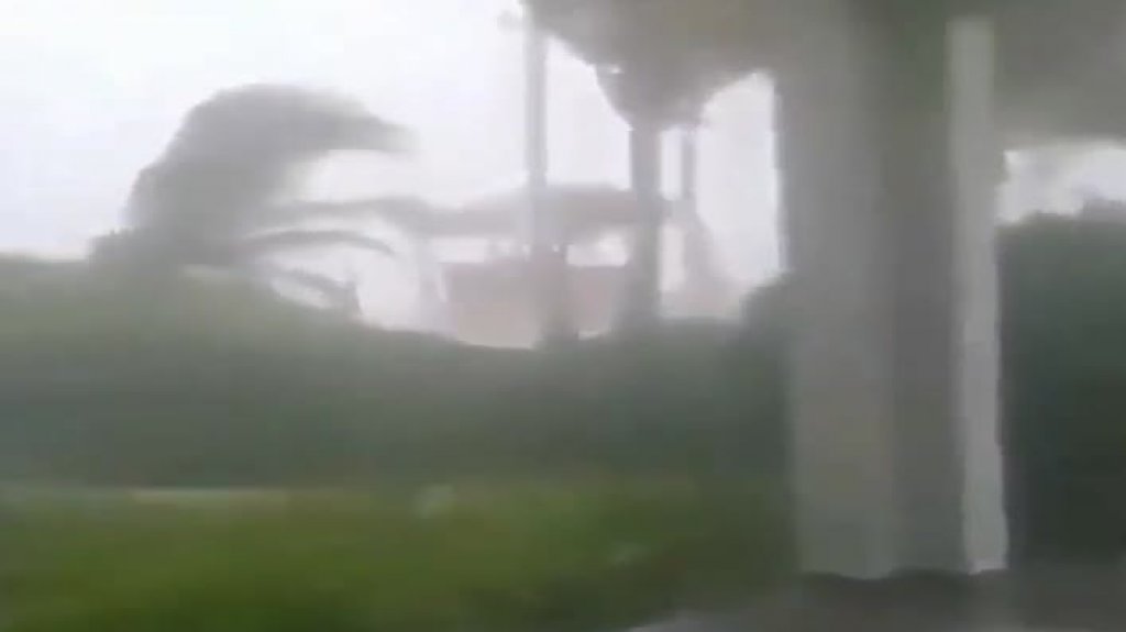  Video del azote de la tormenta Isaías en Punta Cana 