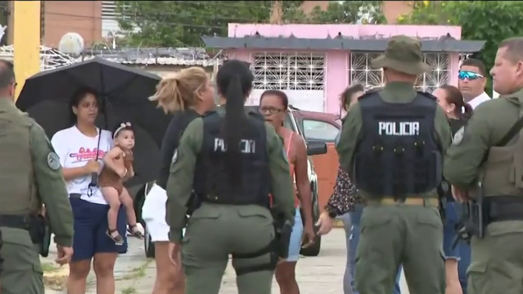  Video: Momento de tensi&oacute;n durante arrestos en caser&iacute;o de Manat&iacute; 