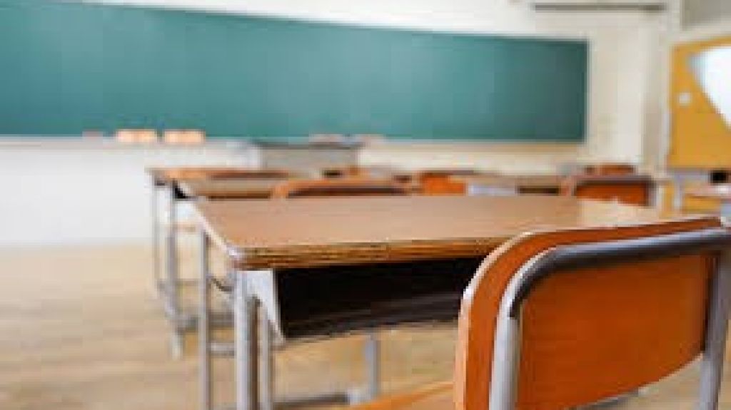  Directores de escuelas impugnan en el Tribunal evaluaci&oacute;n implantada por Keleher 