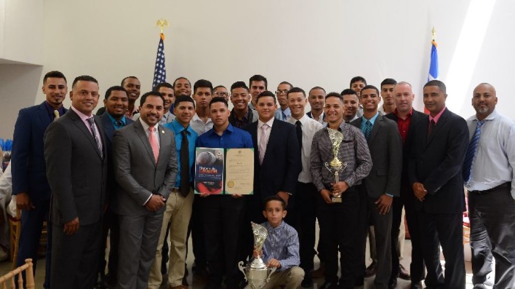  Reconocen gesta de atletas de Las Piedras y Juncos 
