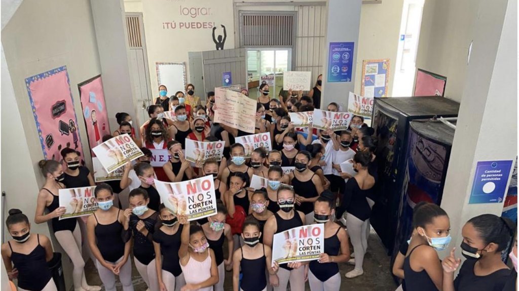  Piden intervención del gobernador para evitar cierre de una escuela de ballet 