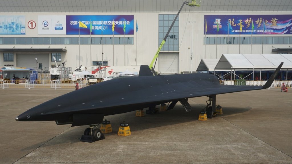  China exhibe el dron supersónico WZ-8, capaz de alcanzar velocidades de hasta 3.700 km/h 