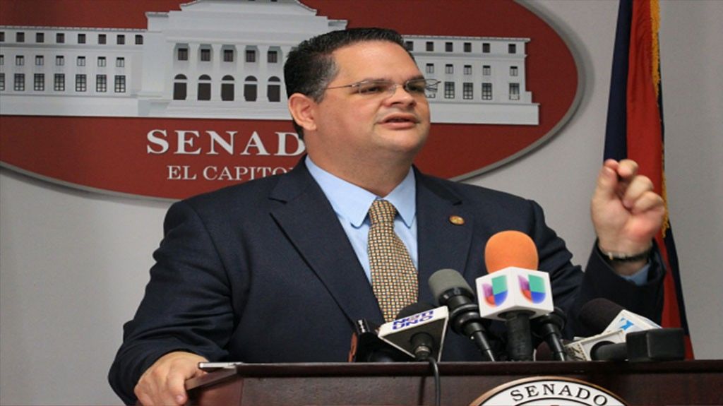  Se queja senador popular de que controversias de su partido se ventilan primero en los medios 