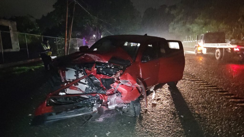  Fotos: Herido de gravedad conductor al chocar de frente con otro auto en Cidra 