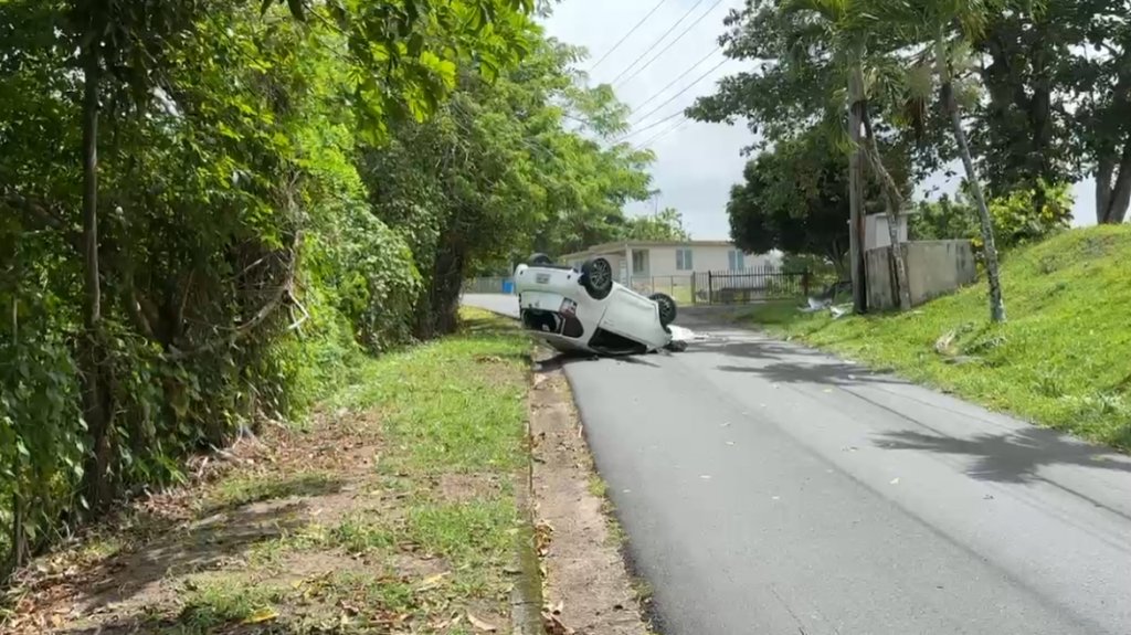  Muere conductora al volcarse su vehículo en San Lorenzo 