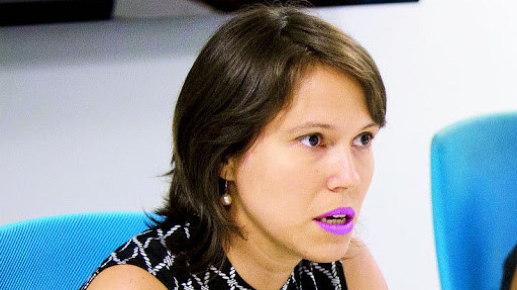  Candidata Eva Prados enfrenta resistencia de Rivera Schatz de divulgar salario del personal del Senado 