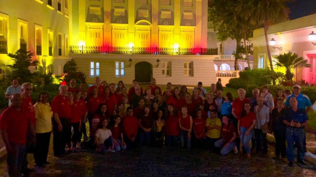  La Fortaleza se ilumina en apoyo al D&iacute;a Mundial contra la Polio 