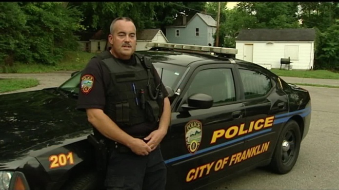 PolicÃ­a de Ohio encuentra un niÃ±o de 7 aÃ±os que intentaba vender su peluche para poder comer