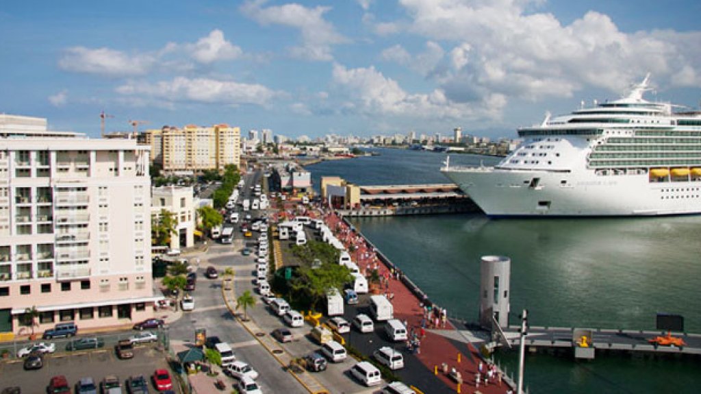  Dos coroneles de la polic&iacute;a detienen a hombre que no utilizaba mascarilla en Viejo San Juan 