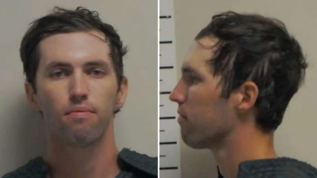  Padre entrega a su hijo de 22 años sospechoso de la muerte de Charlie Kirk 