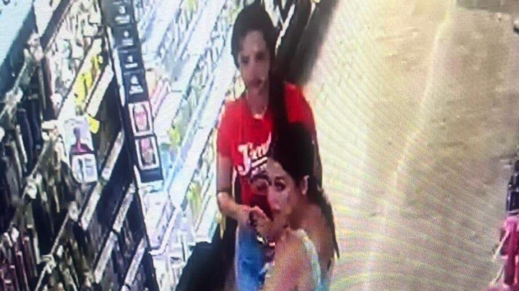  Captadas en video dos &ldquo;Busconas&rdquo; robando en Walgreens de Bayam&oacute;n 