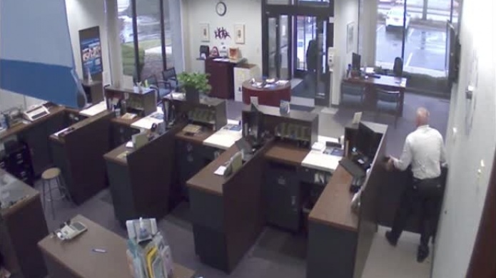 Video:"Este banco no se roba": Guardia de seguridad mata a tiros a ladrÃ³n