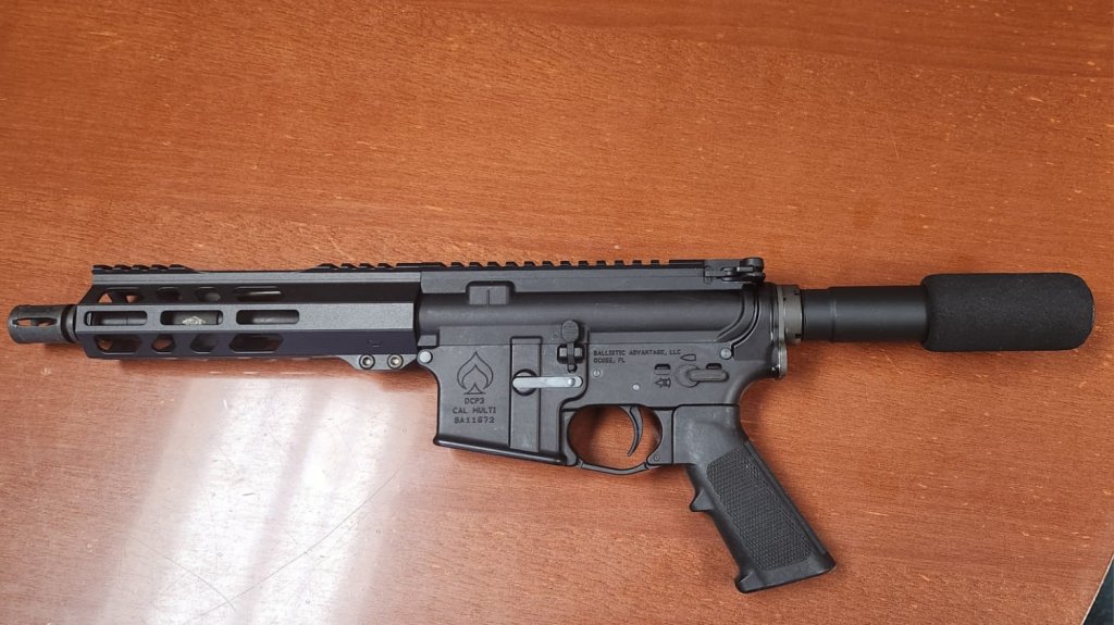  Se robaron un rifle de un apartamento en Llorens Torres, horas despu&eacute;s la polic&iacute;a lo recupero 