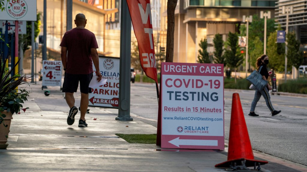  EE.UU. suma 9,03 millones de casos de covid-19 tras r&eacute;cord diario de 94.125 