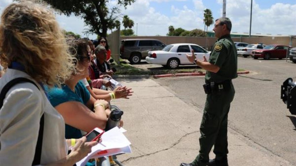  Juez quita a los agentes de CBP la capacidad de decidir en casos de asilo 