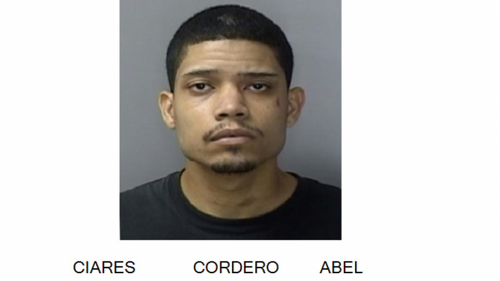  Llegó a casa de su pareja en Loíza, le tiro dinero en la cara y luego le dio par de puños en la cara 