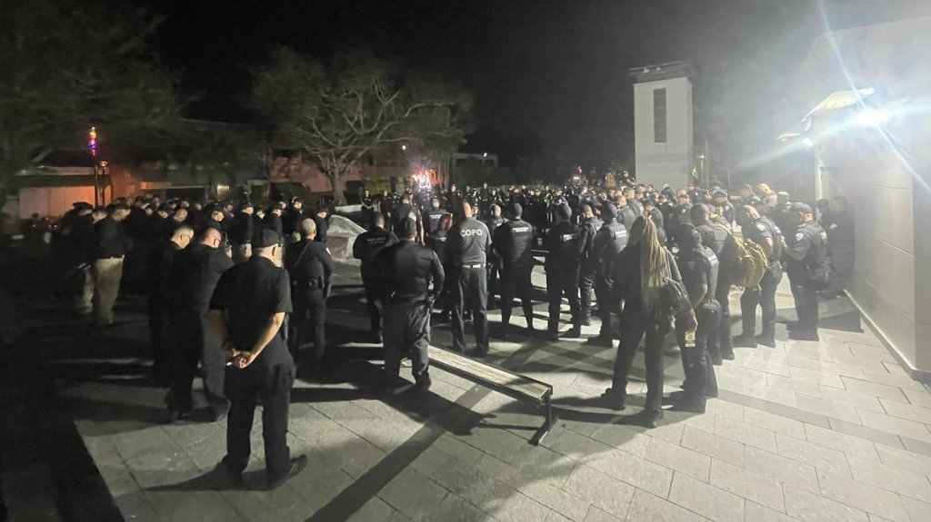  Video: Polic&iacute;as Municipales de San Juan comienzan su primer d&iacute;a de trabajo en la &iexcl;Sanse2024! con una oraci&oacute;n 