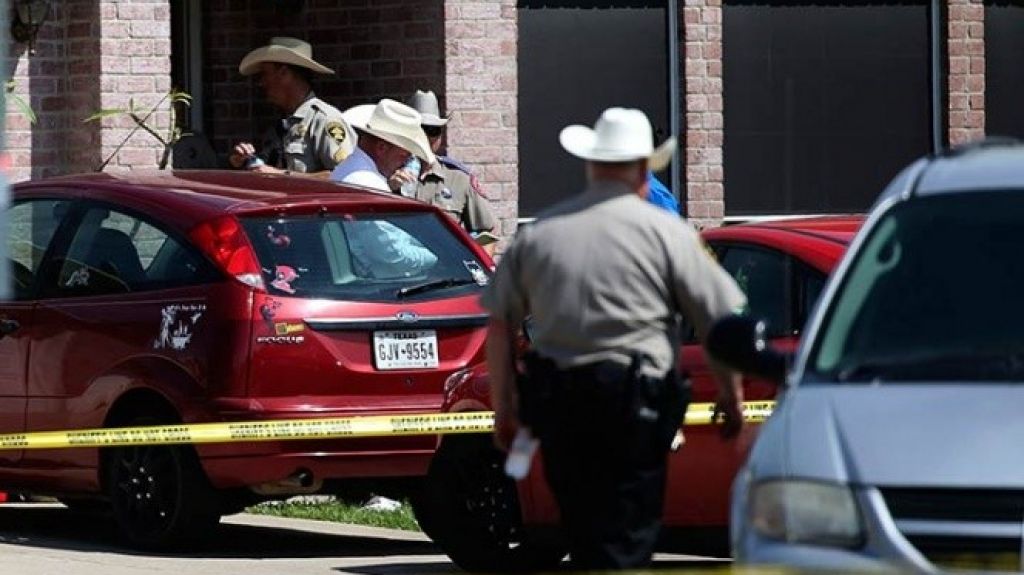  Tiroteo en una casa en Texas deja al menos 5 muertos 