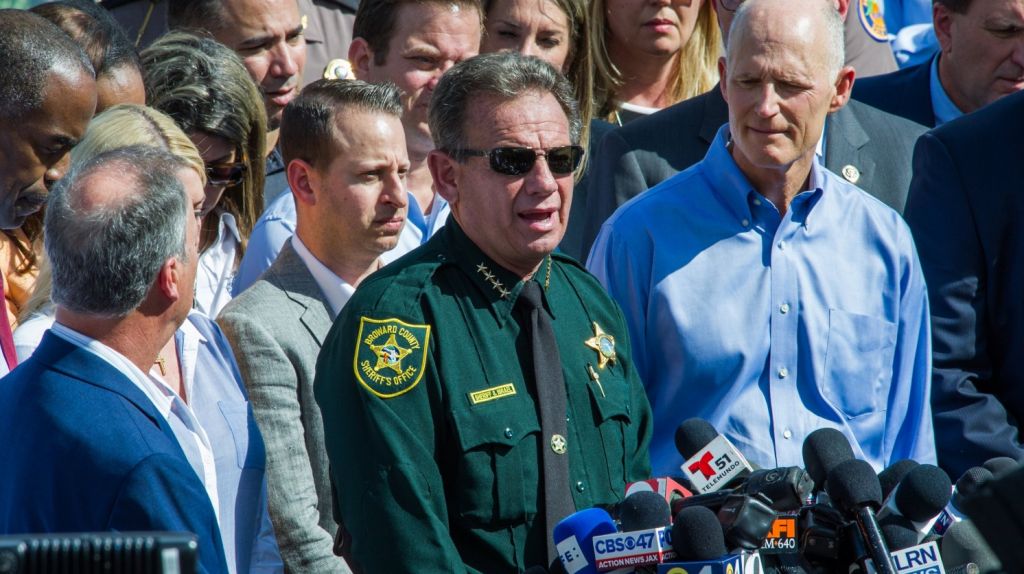  Decenas de legisladores republicanos de Florida piden suspensi&oacute;n de alguacil 